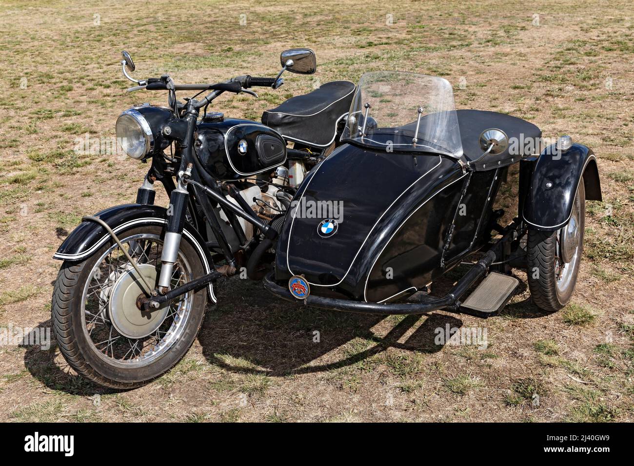 Motorräder Australien / Vintage schwarzes BMW Motorrad mit Seitenwagen `s der Goldgräberstadt Clunes aus den 1850er Jahren in Victoria Australien. Stockfoto